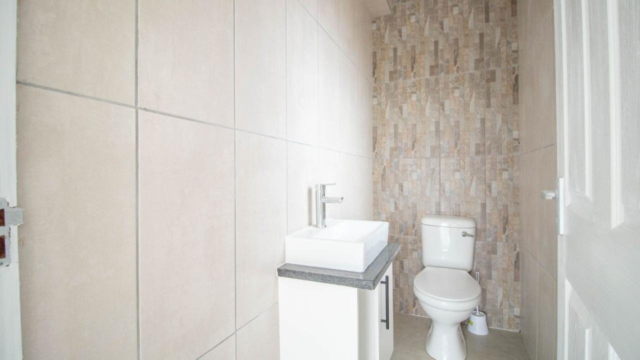 3 Bedroom Property for Sale in Fraaiuitsig Western Cape